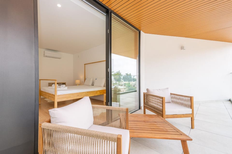 View (from property/room), Balcony/Terrace, air conditioner