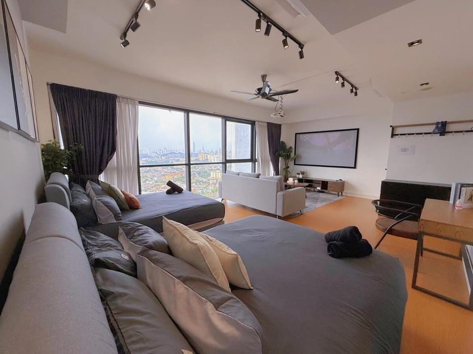 Bed, TV and multimedia, Living room, Photo of the whole room, Seating area