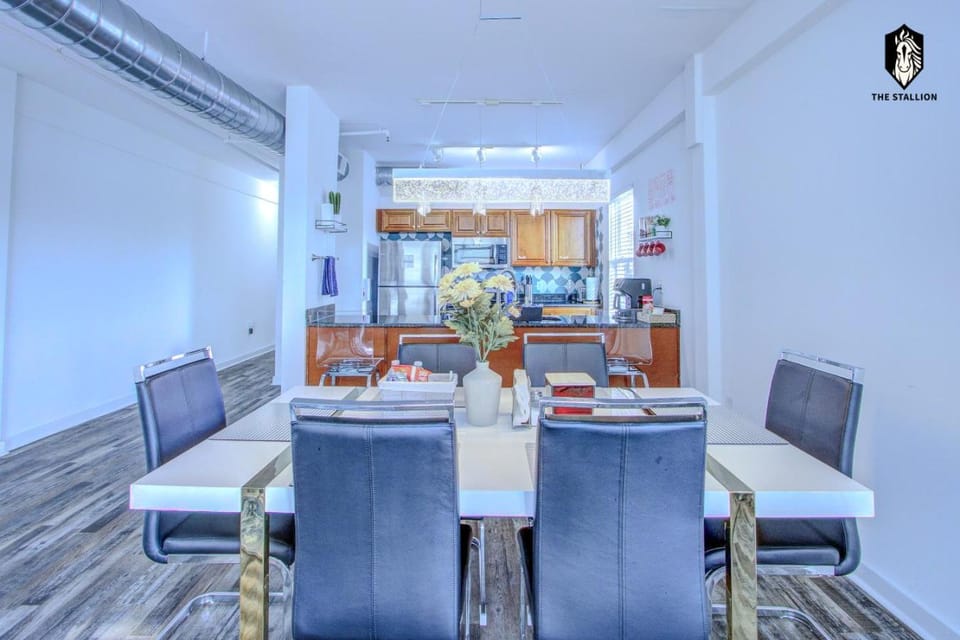 BRAND NEW Modern 1BD Loft in Downtown with free parking Apartment in Memphis