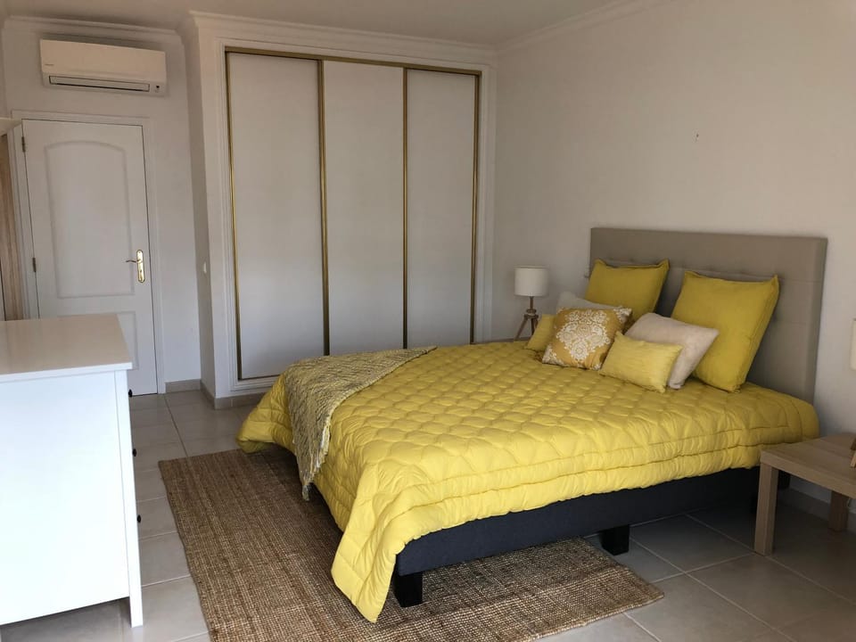 Photo of the whole room, Decorative detail, Bedroom