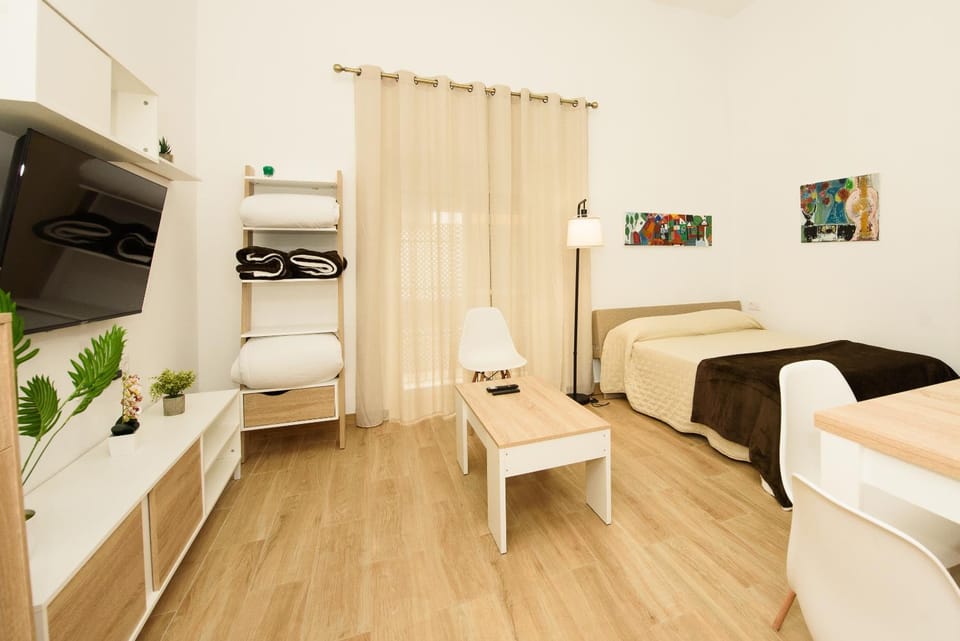 Photo of the whole room, Bedroom