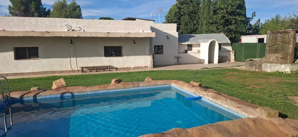 Property building, Garden, Swimming pool