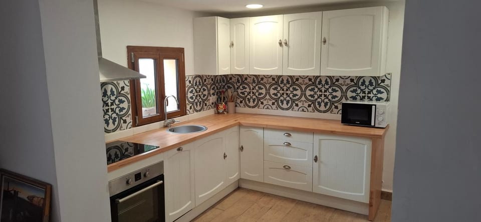 Kitchen or kitchenette, dishwasher