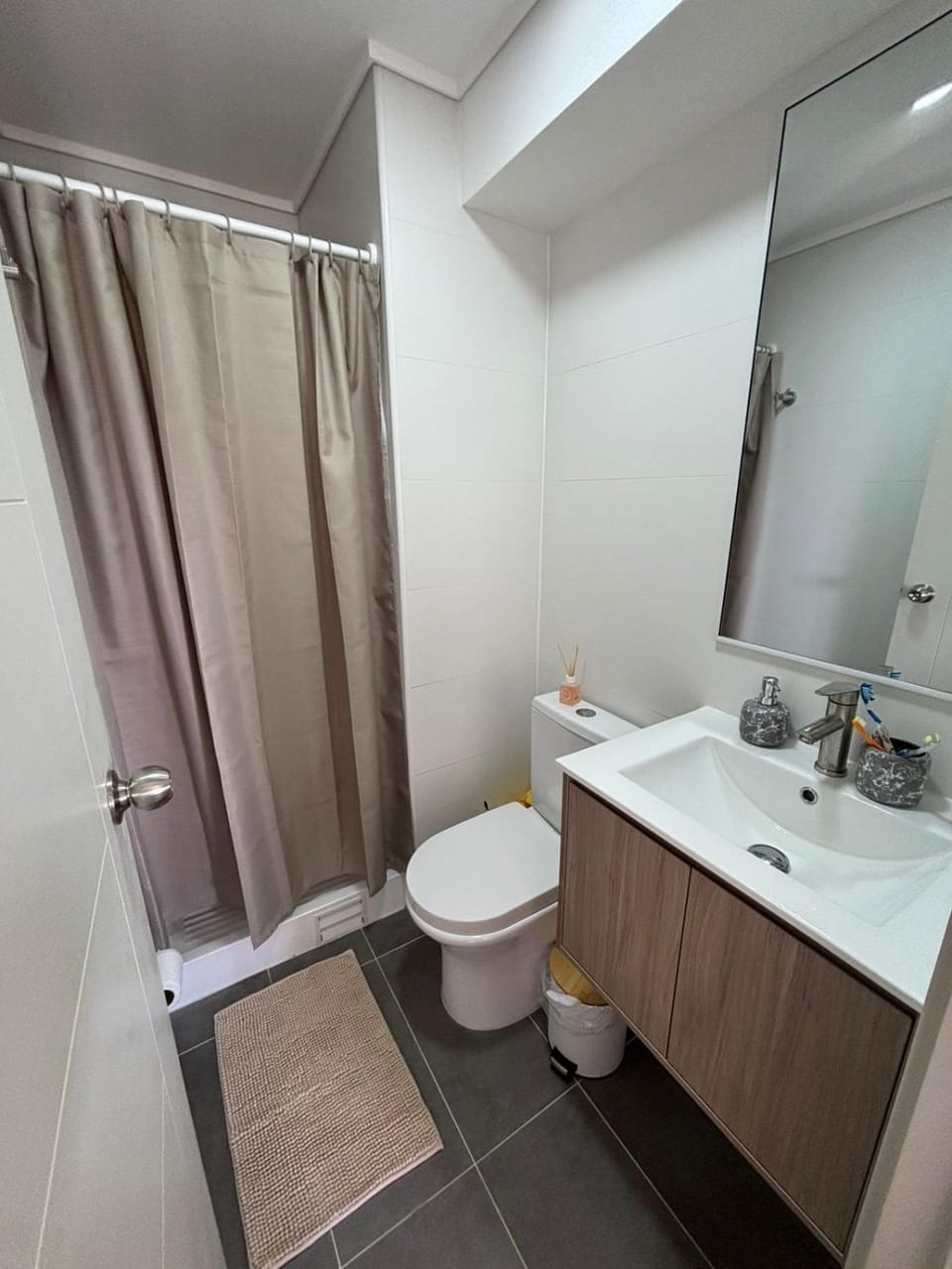Shower, Toilet, Bathroom, towels