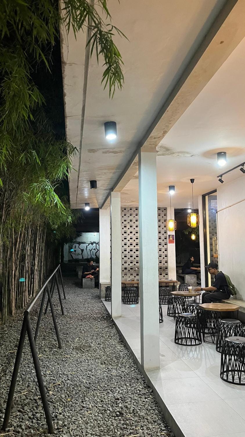 Restaurant/places to eat, Night