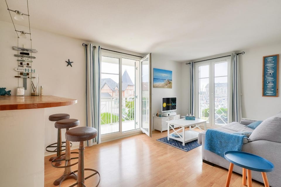 Bed, kitchen