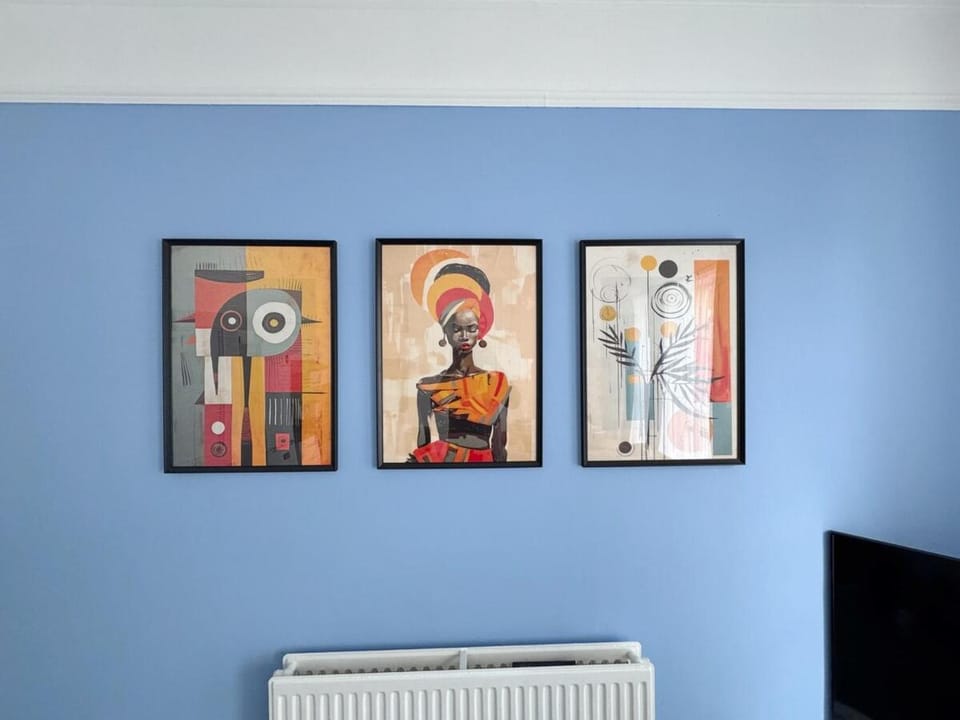 Prime Central London 2-Bed by Shops & Transport Apartment in City of Westminster
