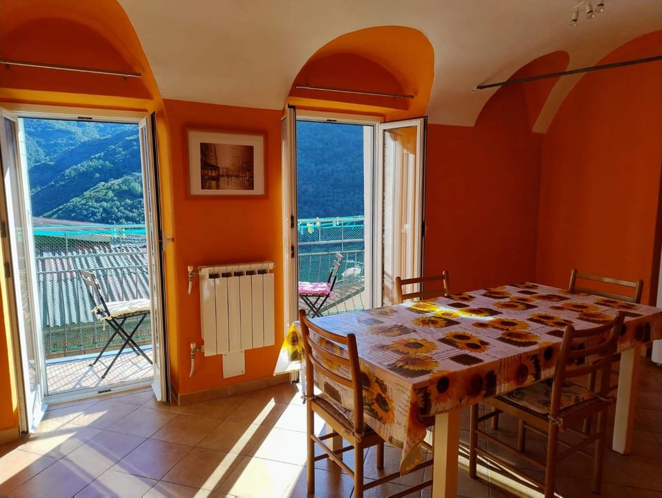 Balcony/Terrace, Seating area, Dining area, Mountain view