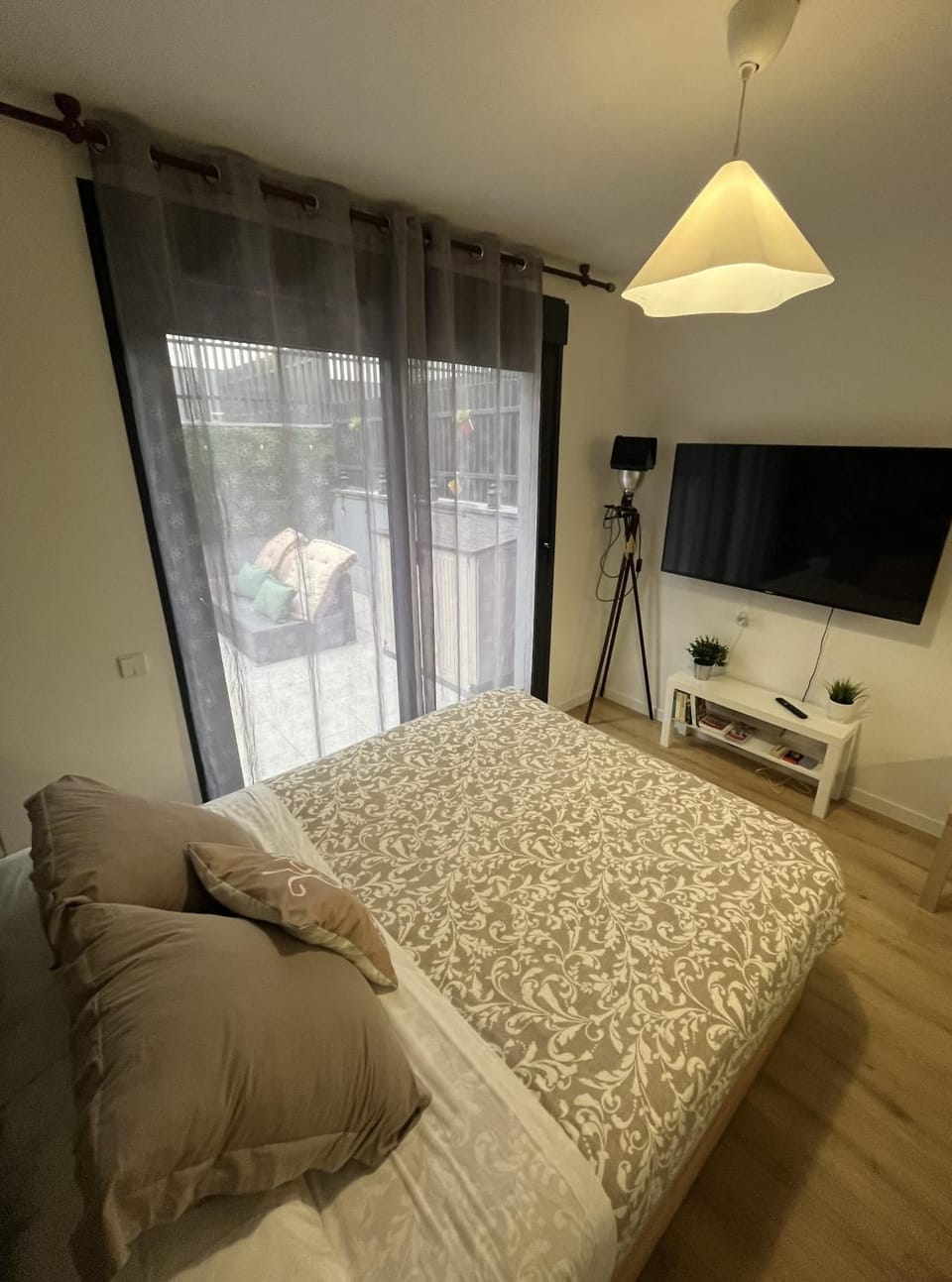 Bed, TV and multimedia