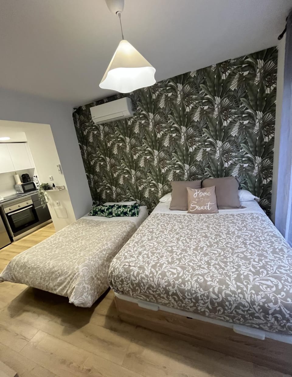 Bed, Photo of the whole room