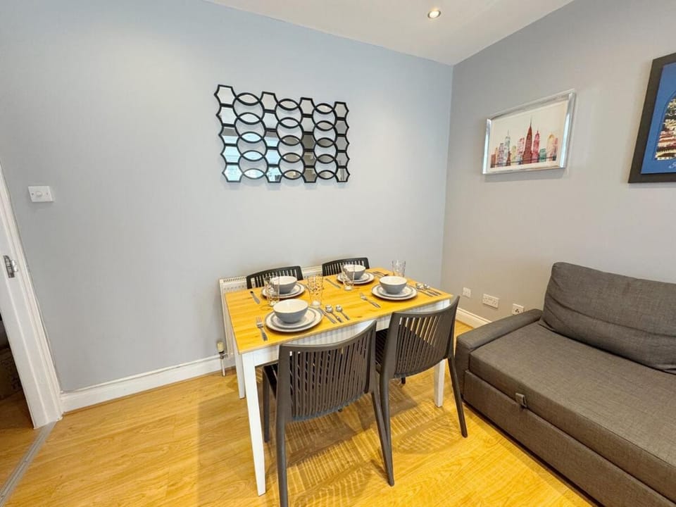 Bright 2BR Flat in West London with Outdoor Space Apartment in Wembley