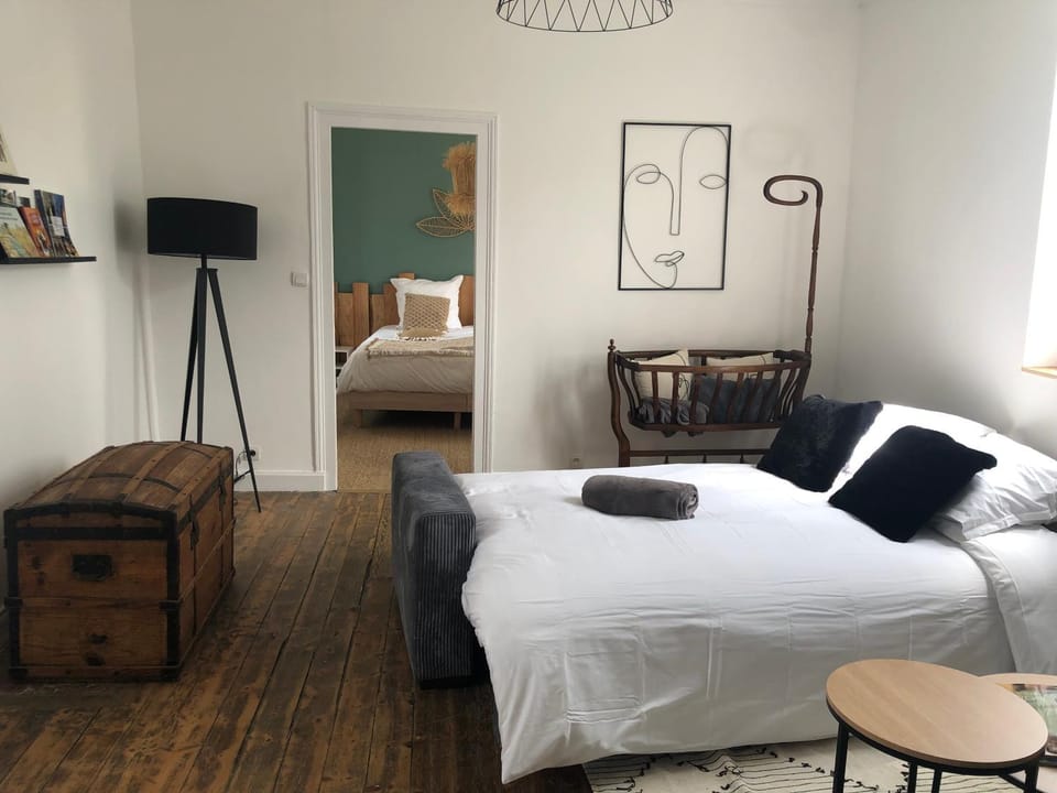 Living room, Photo of the whole room, Bedroom