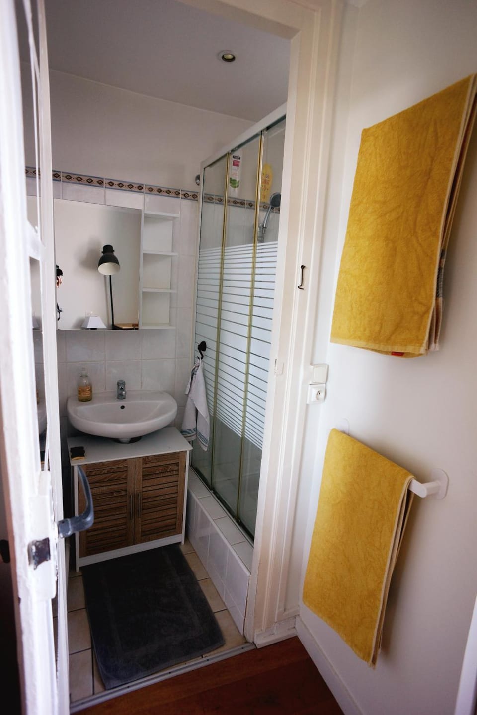 Shower, towels