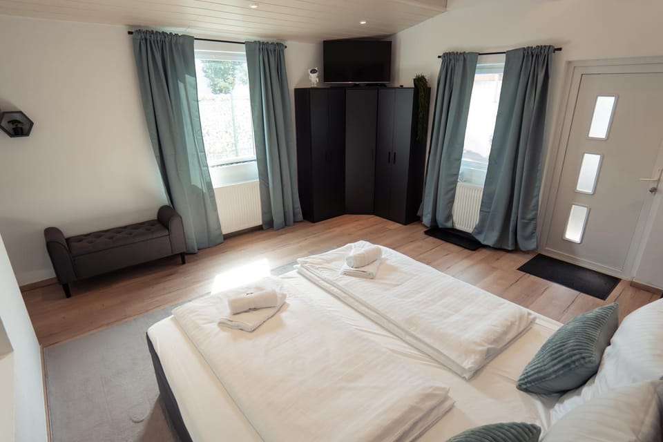 Bedroom, wardrobe