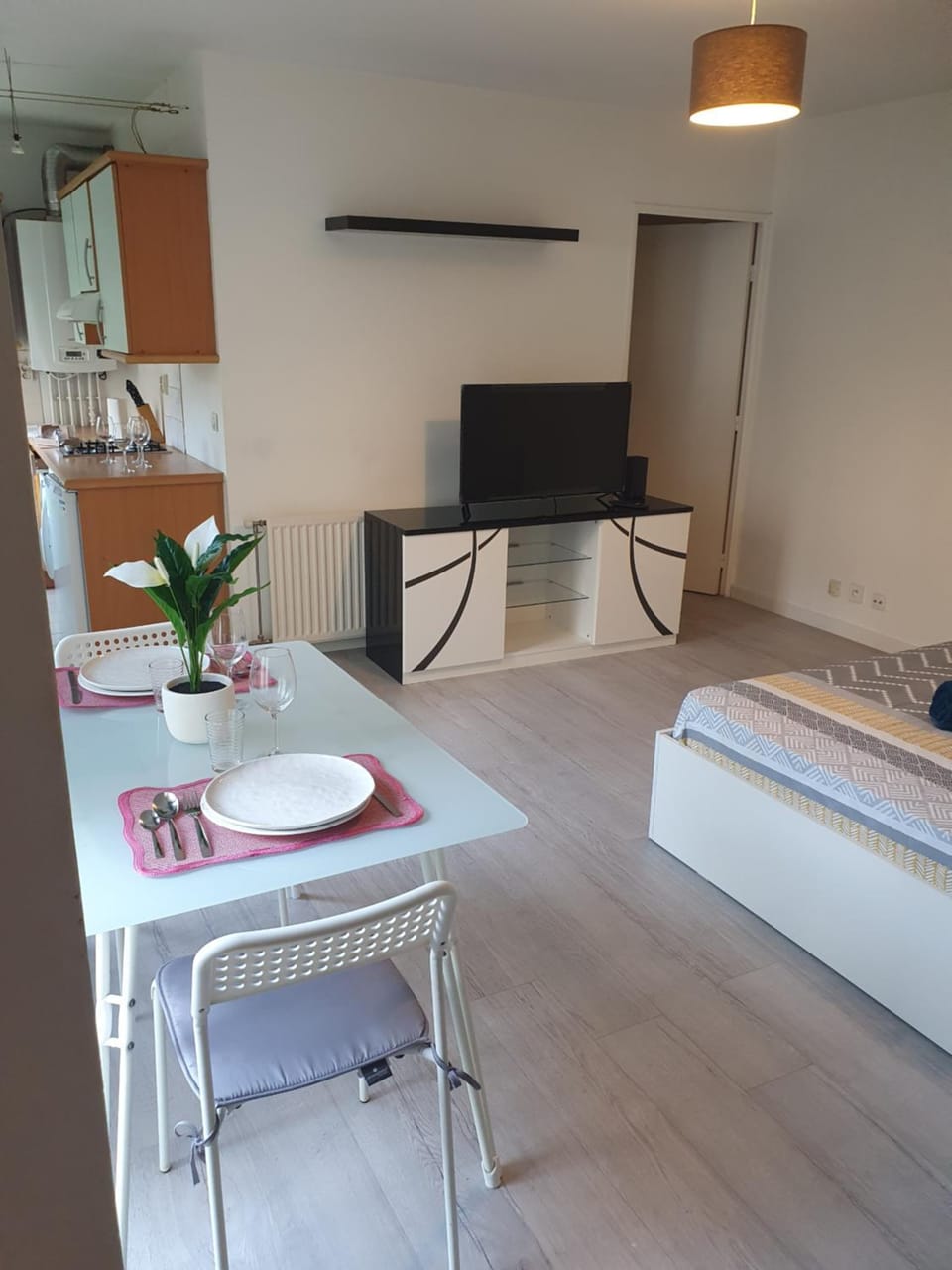 TV and multimedia, Kitchen or kitchenette, Dining area