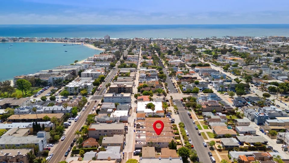 Property building, Day, Bird's eye view