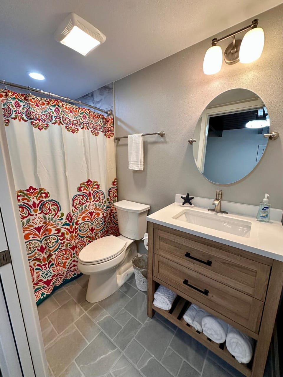Shower, Toilet, Bathroom, towels