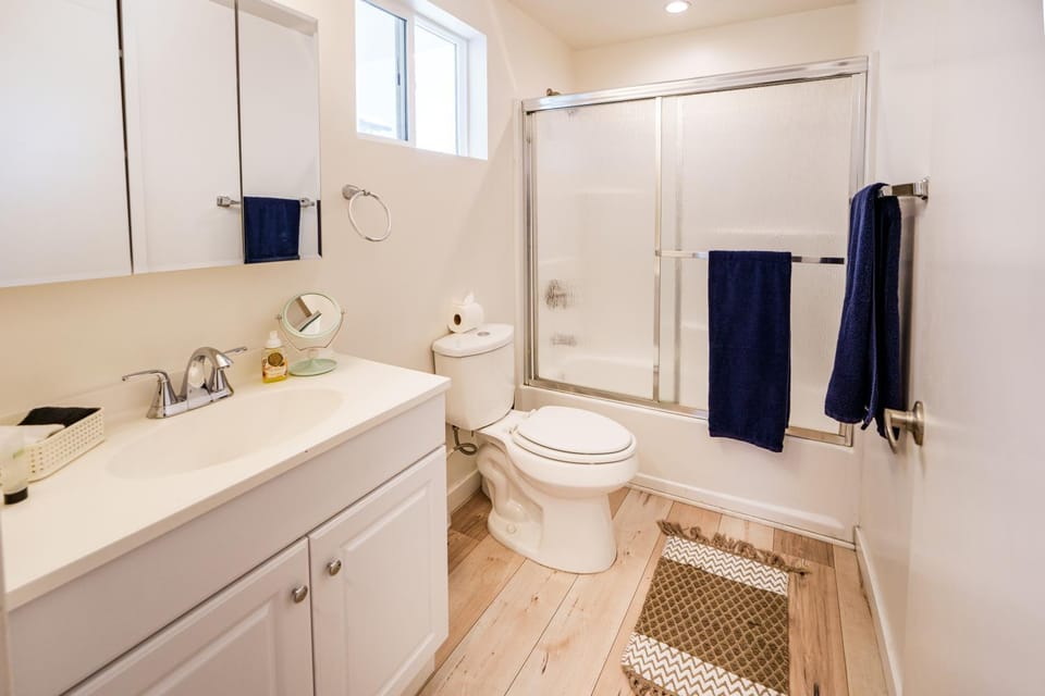 Shower, Bathroom, towels