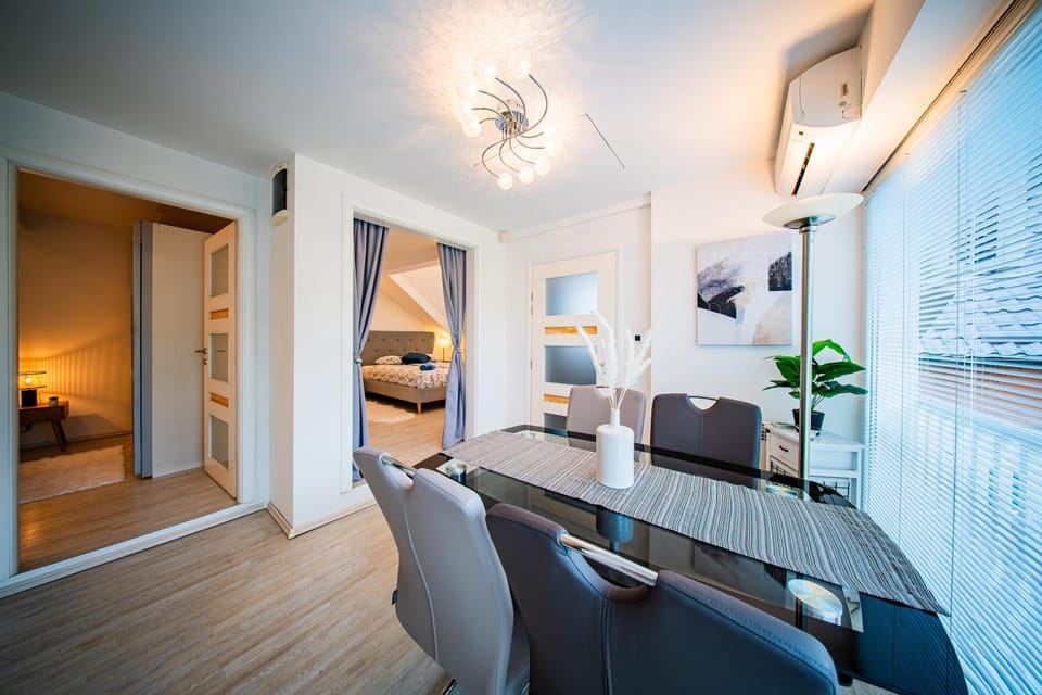 View (from property/room), Living room, Photo of the whole room, Seating area, Dining area