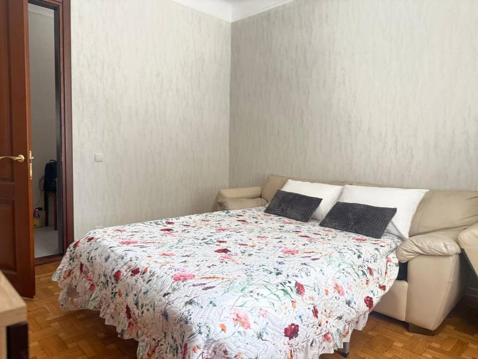 3 Rooms on Ekaterynynska Street Apartment in Odessa