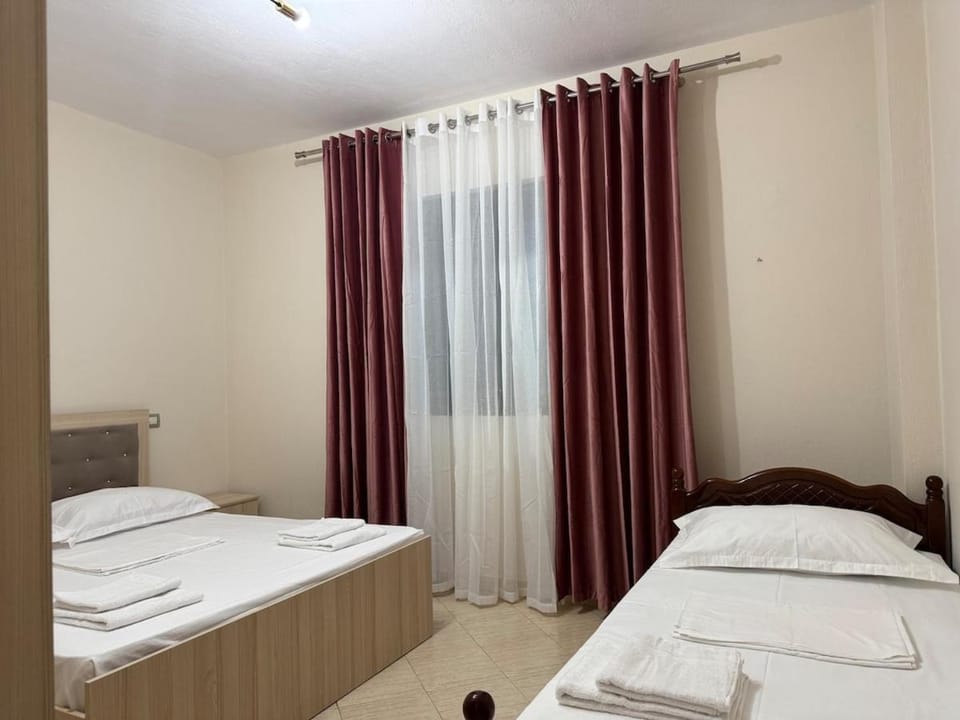 Bed, Bedroom, towels