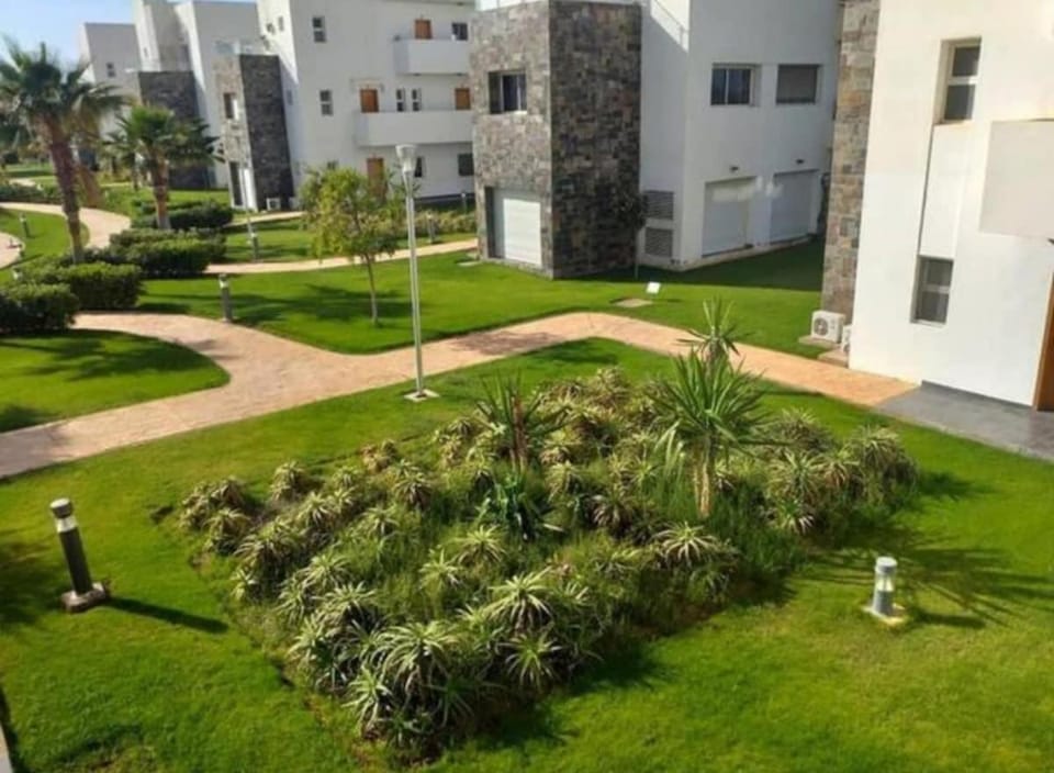 Property building, Day, Garden, Garden view