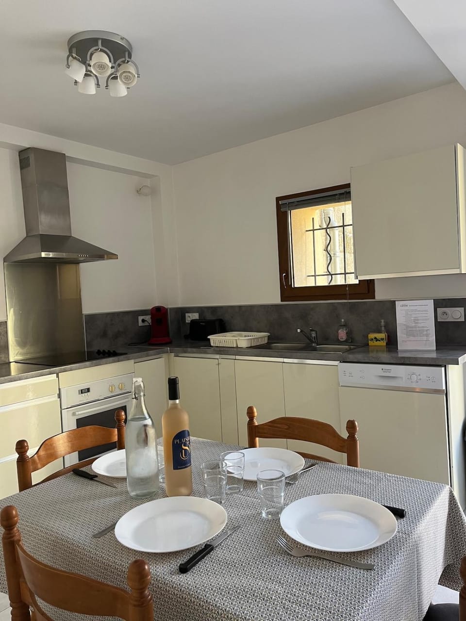Kitchen or kitchenette, Dining area, dishwasher, stove, toaster