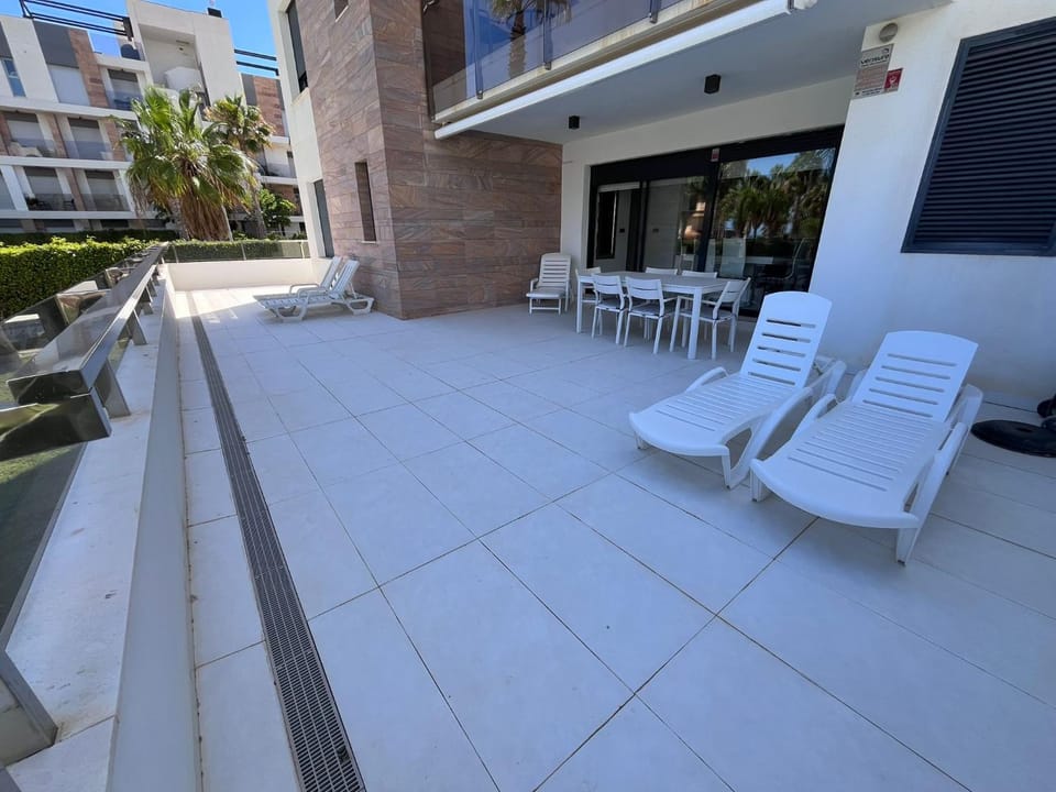 Property building, Patio, Balcony/Terrace, sunbed
