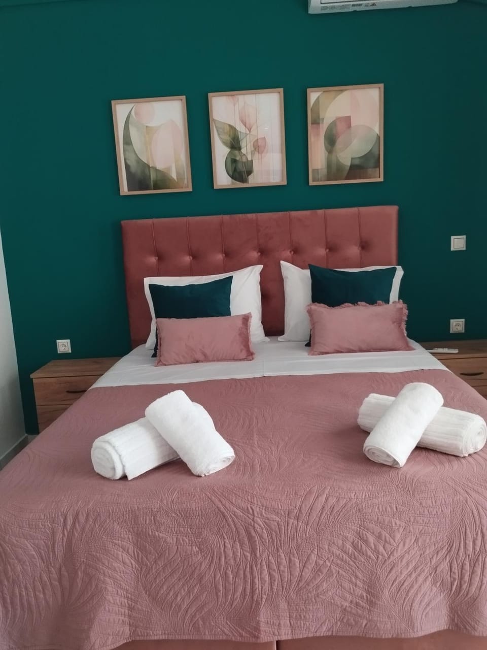 Bed, Photo of the whole room