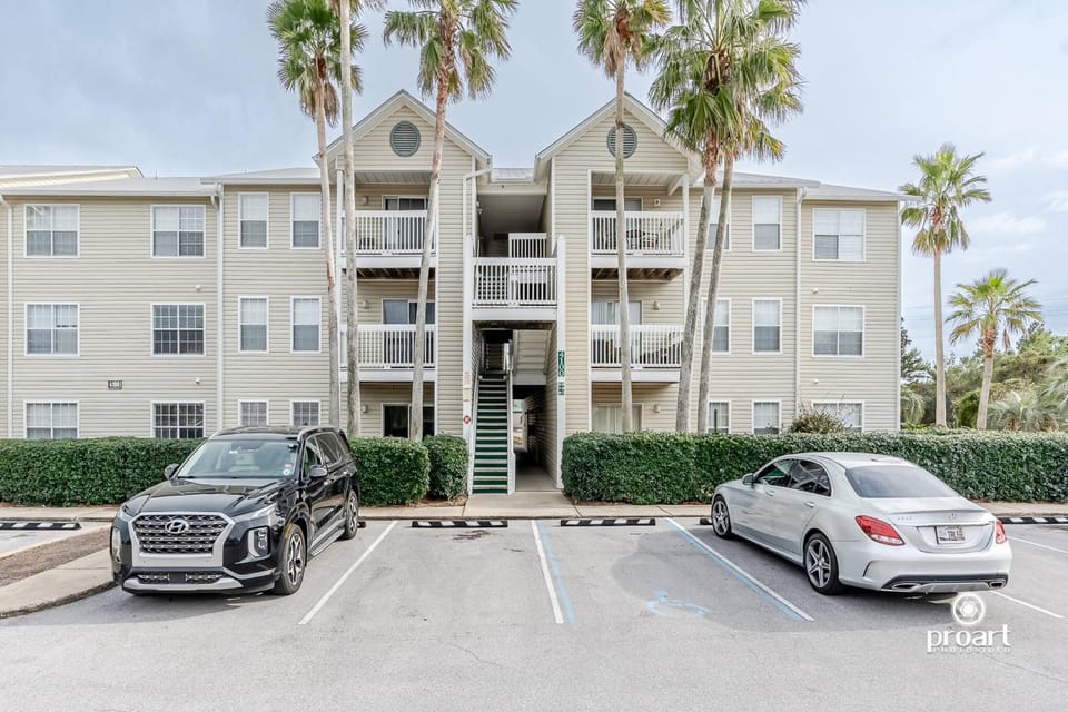 Property building, Facade/entrance, Location