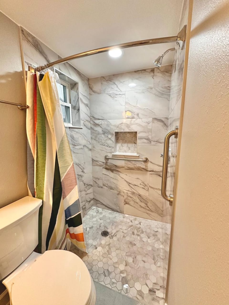 Shower, Toilet, Bathroom, towels
