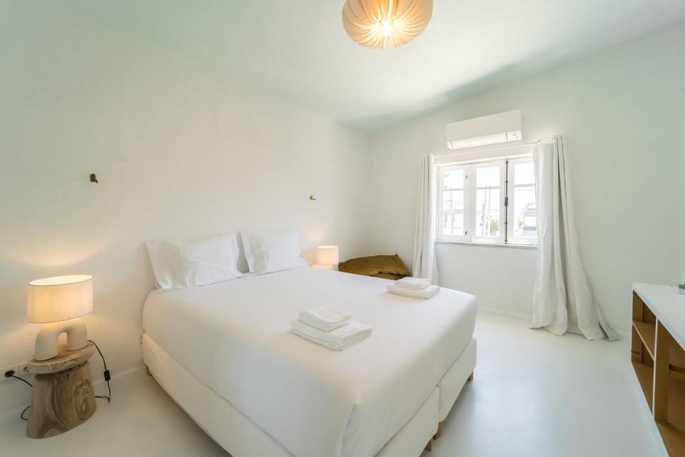 Spacious Home Garden & Cinema Costa da Caparica | By Airnest Villa in Setubal District