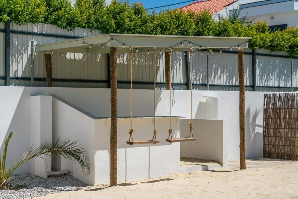 Spacious Home Garden & Cinema Costa da Caparica | By Airnest Villa in Setubal District