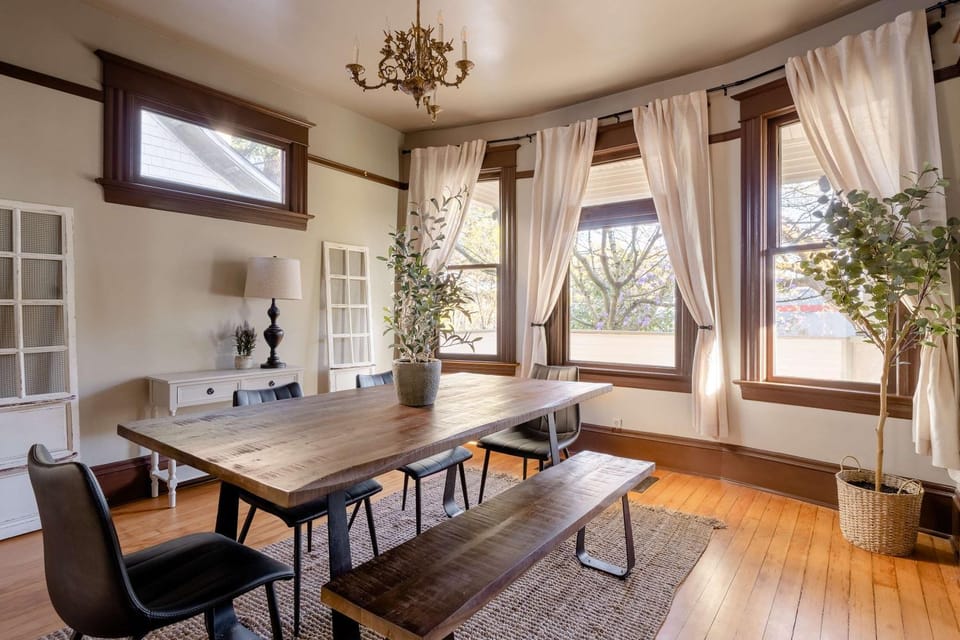 2BR Historic Soul District Remodel House in Portland