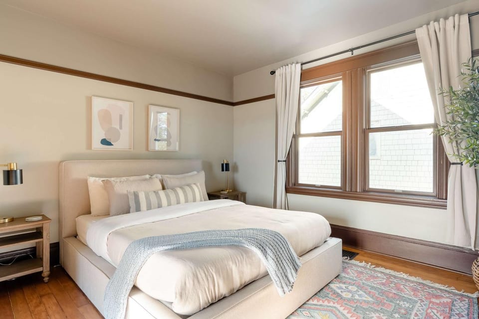 2BR Historic Soul District Remodel House in Portland