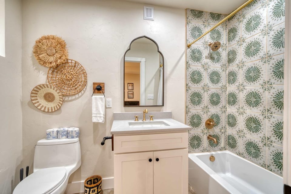 The Sunburst by Stay Portland - Mississippi Ave Apartment in Portland