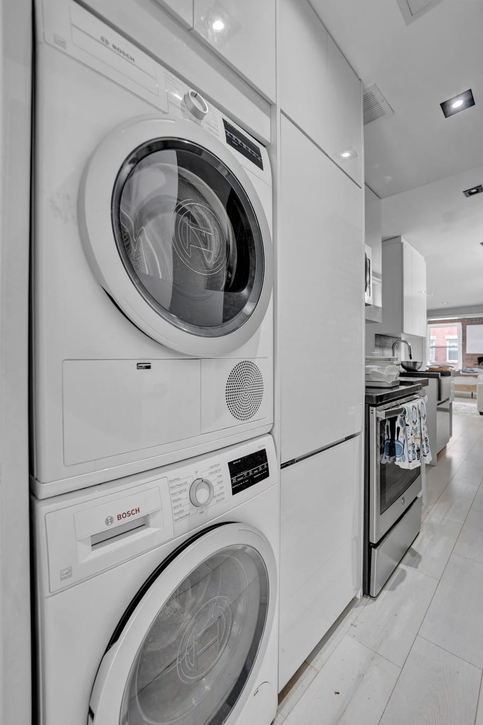 dishwasher, oven, pet friendly, washing machine, dryer