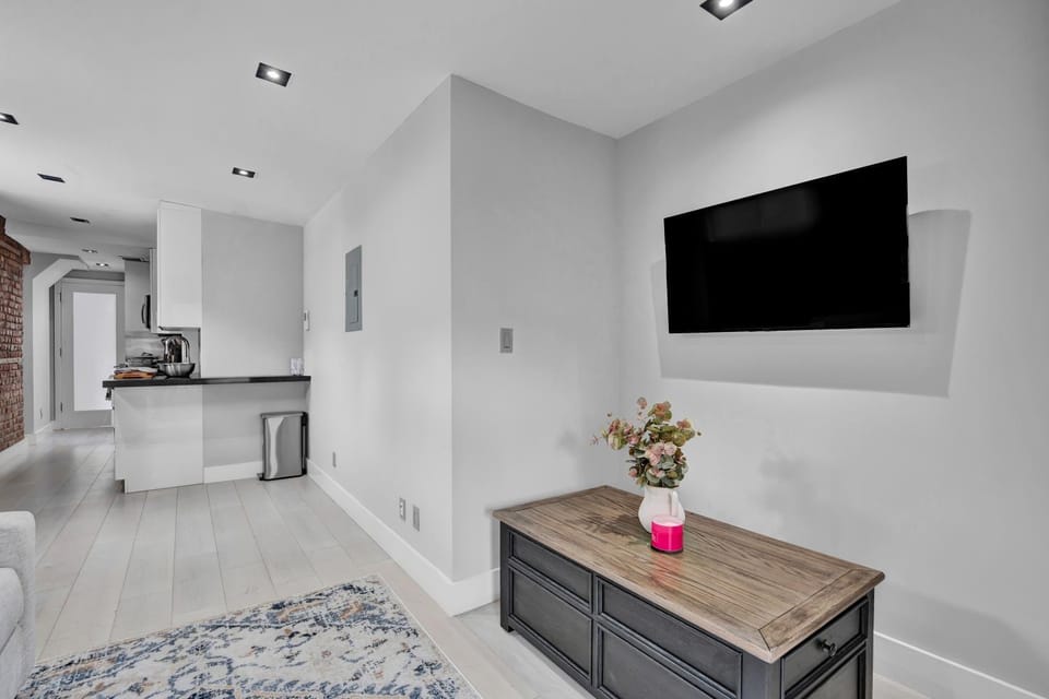 TV and multimedia, Kitchen or kitchenette, Photo of the whole room