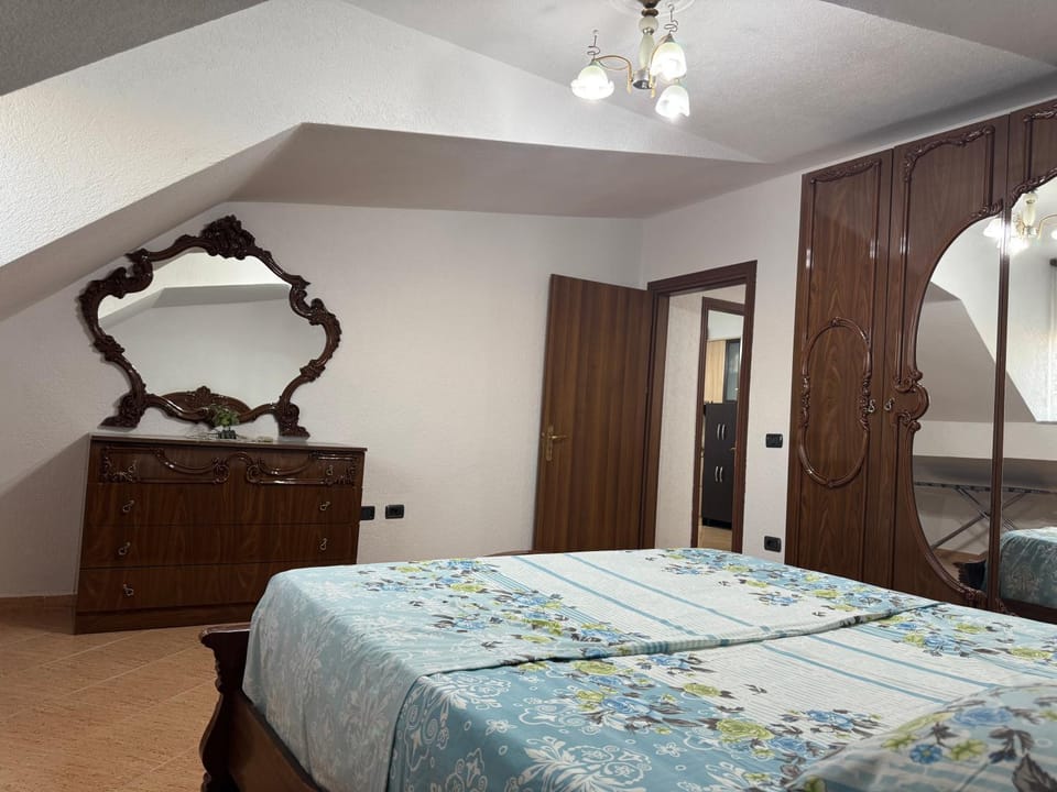 Bed, Photo of the whole room, Bedroom, wardrobe