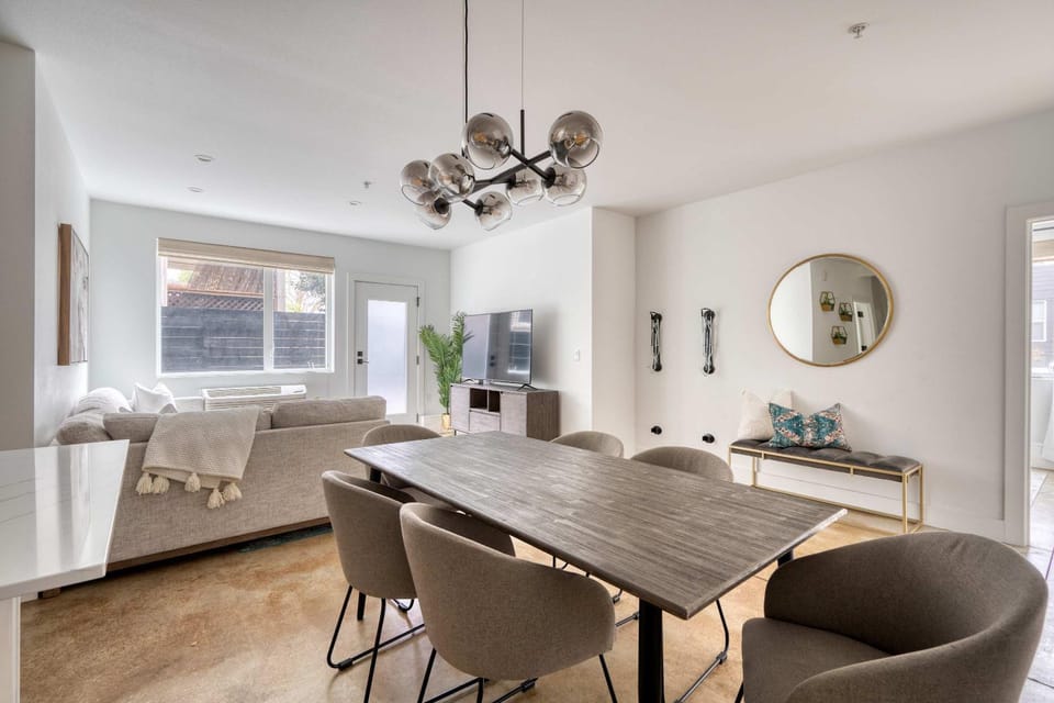 The Artist's Oasis on Alberta Apartment in Portland