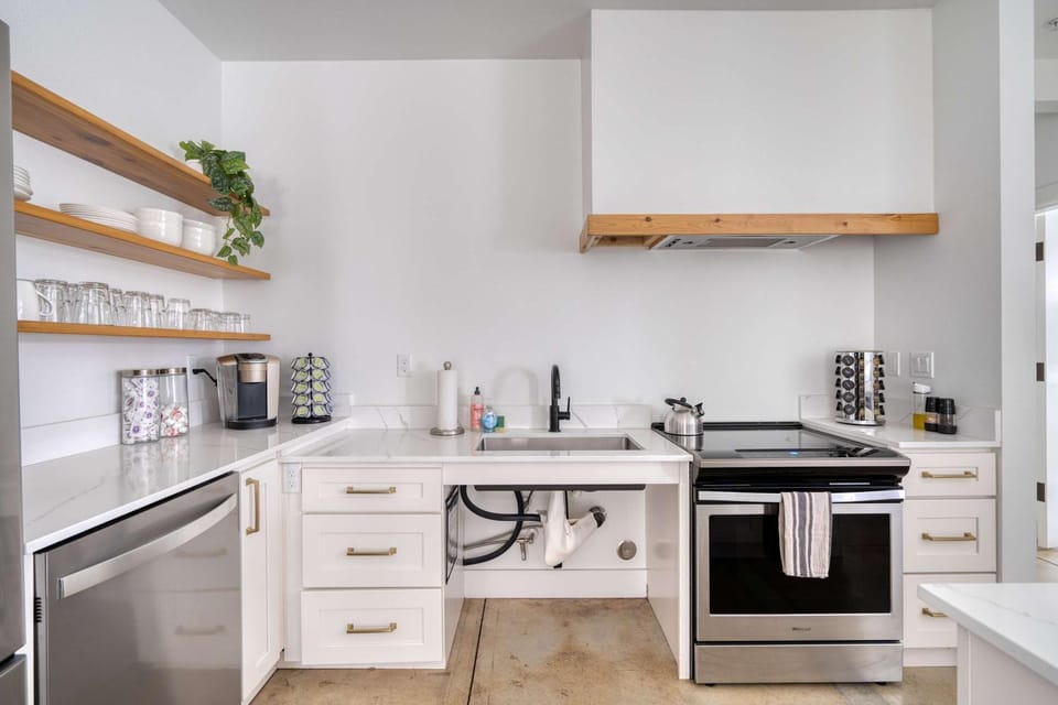 The Artist's Oasis on Alberta Apartment in Portland