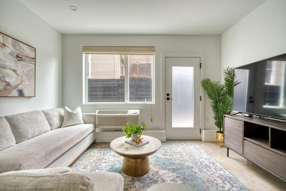 The Artist's Oasis on Alberta Apartment in Portland