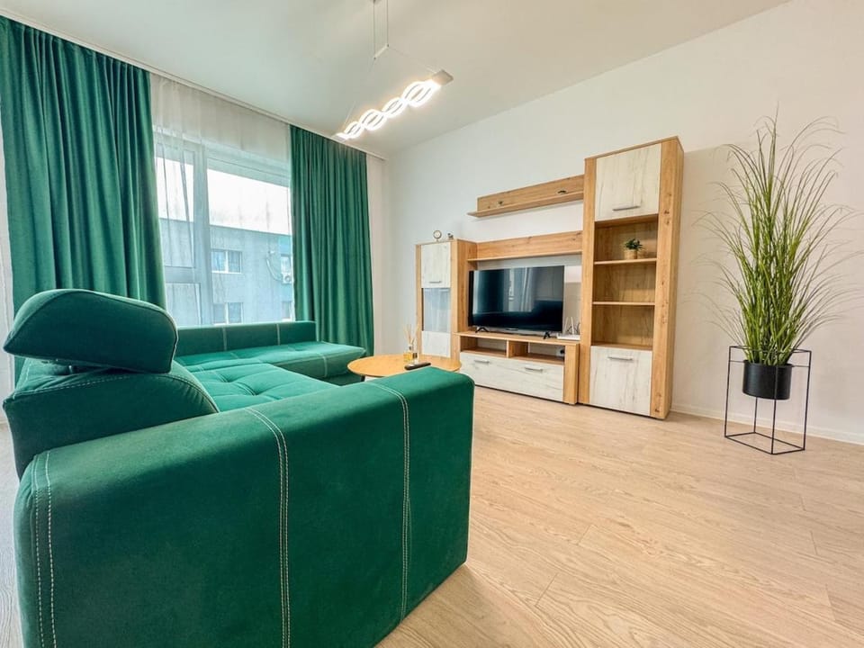 TV and multimedia, Living room, Seating area, Evening entertainment