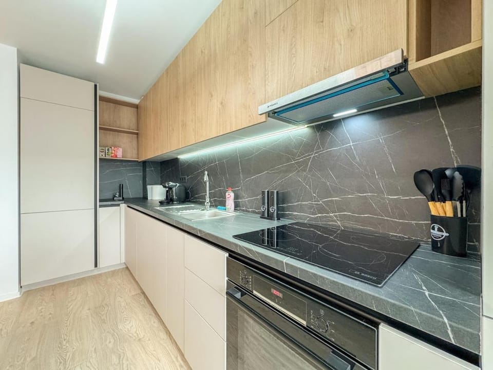 Kitchen or kitchenette, dishwasher