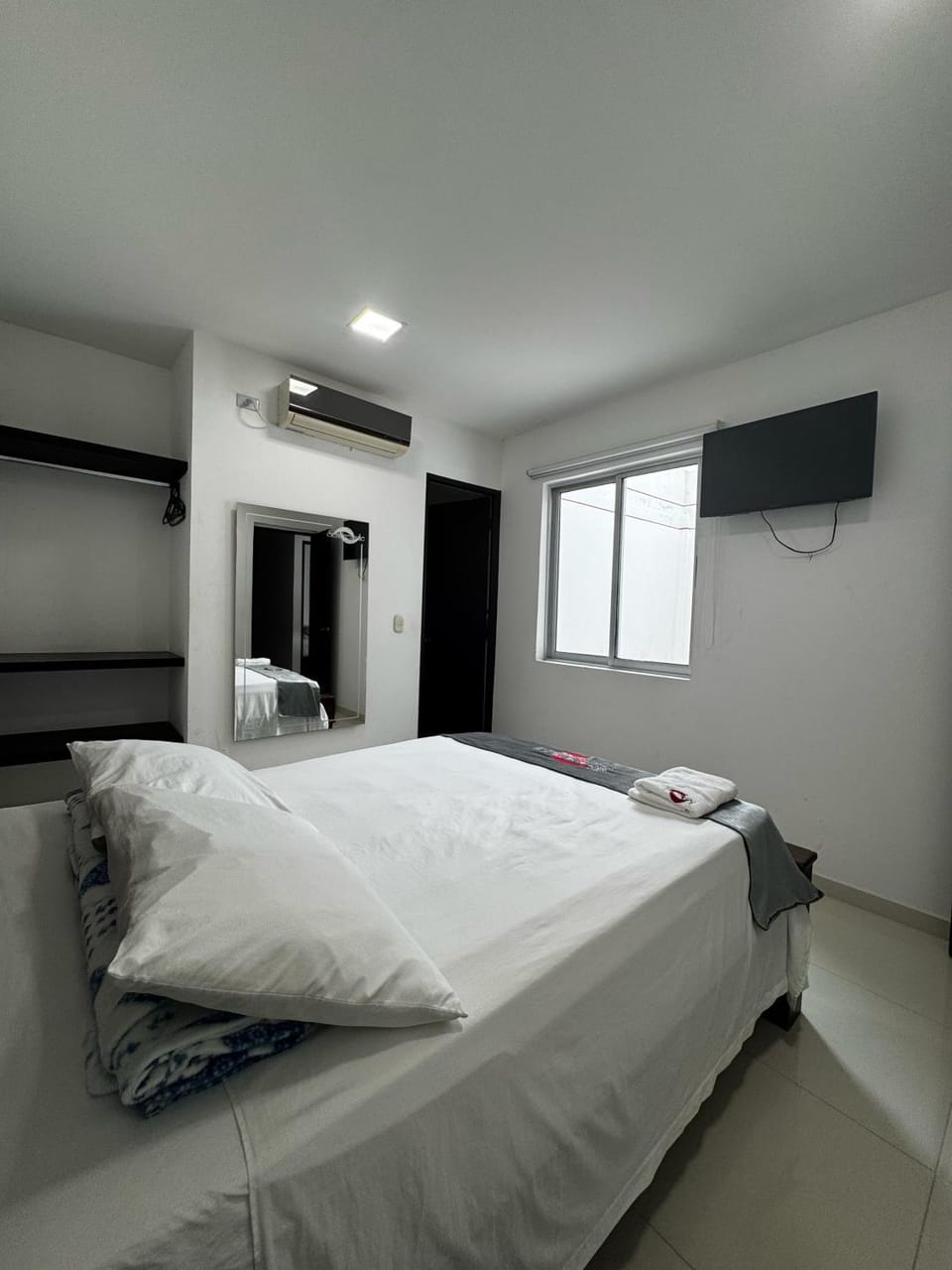 Photo of the whole room, Bedroom, air conditioner