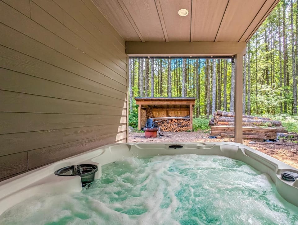 River Dance Cabin | Hot tub, Mt Rainier Cabin in Washington