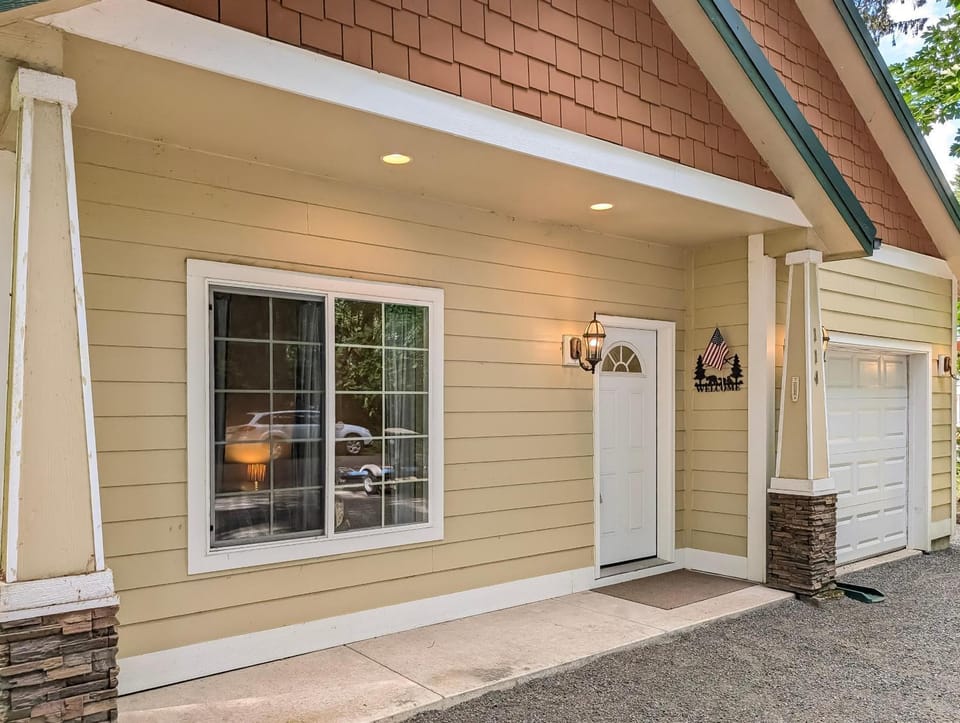Fairway Paradise | AC, Hot Tub, BBQ House in Washington