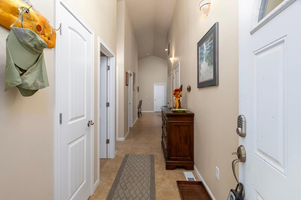 Fairway Paradise | AC, Hot Tub, BBQ House in Washington