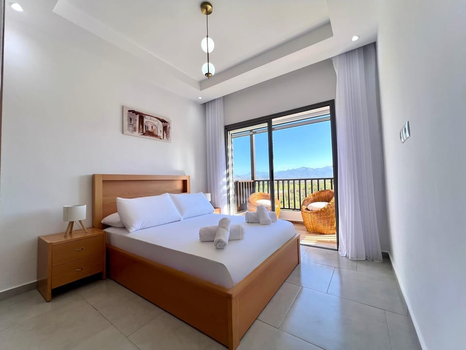 Bed, Balcony/Terrace, Photo of the whole room, Bedroom, towels