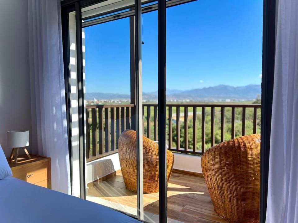 View (from property/room), Balcony/Terrace, Mountain view